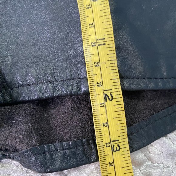 Leather shorts - Picture 3 of 8